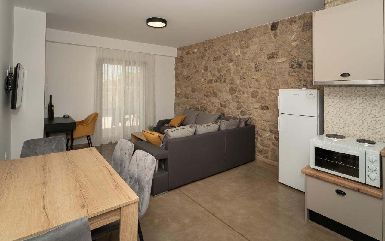 Lithos Suites Finikounta Exterior foto