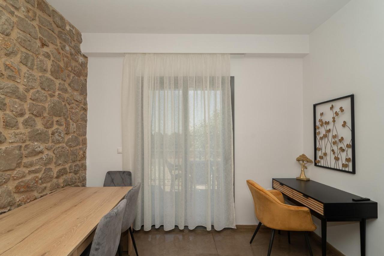 Lithos Suites Finikounta Exterior foto